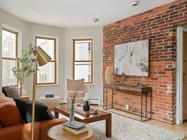 18 Upland Rd APT 1, Cambridge, MA 02140