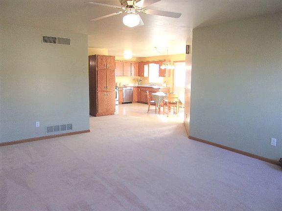 3rd image of 563 W Oak St
