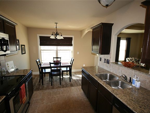3rd image of 1116 Cunningham Ave