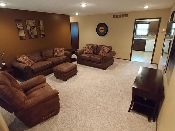 5th image of 206 E Irene St