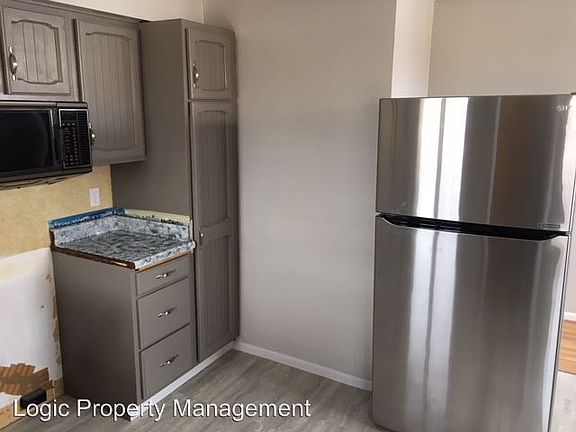 3rd image of 1911 W Bowling Ave
