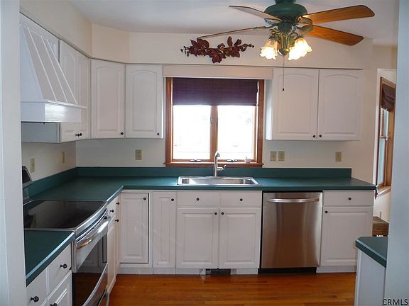3rd image of 29 Garrett Ln