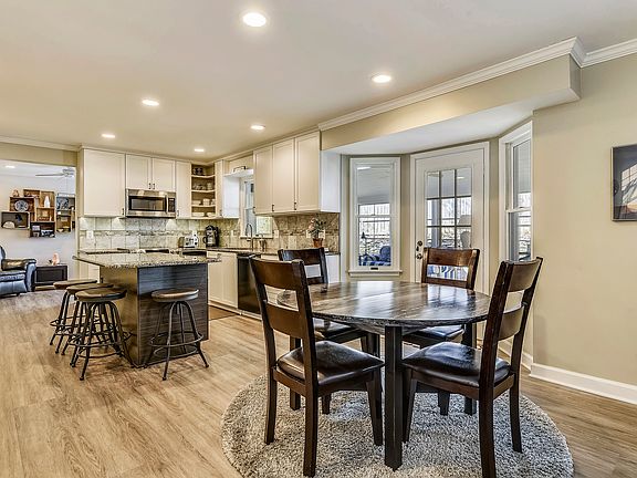 4th image of 3990 Hidden Valley Ct