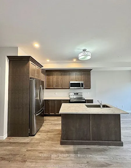 1183 Duke St — Photo 3
