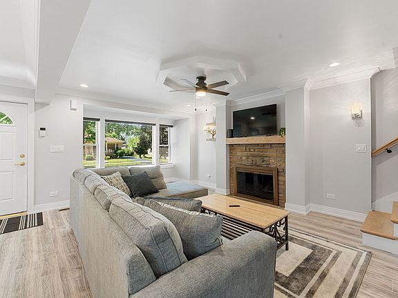 4th image of 2812 W 98th St