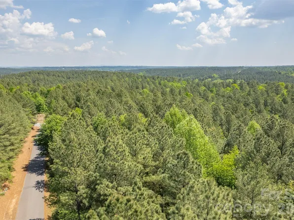1518 W Paradise Harbor Dr, Connelly Springs, NC 28612