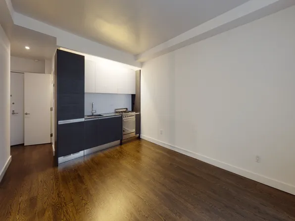 666 West End Avenue image 1 of 9