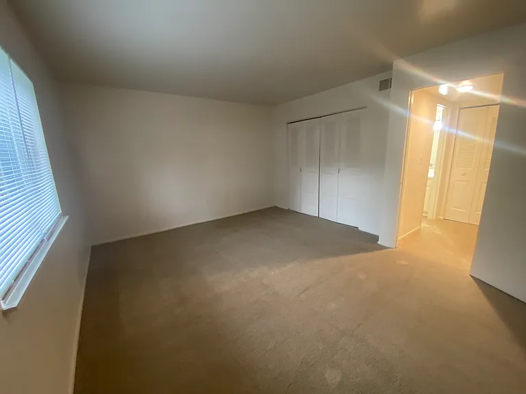 County Green Apartments — Photo 41