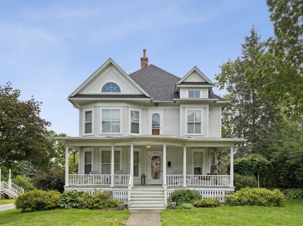 10216 Main St, Hebron, IL 60034