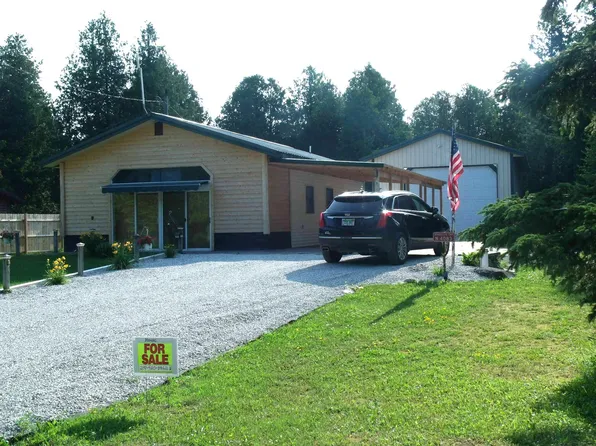 4083 N Saint Martins Point, Hessel, MI 49745