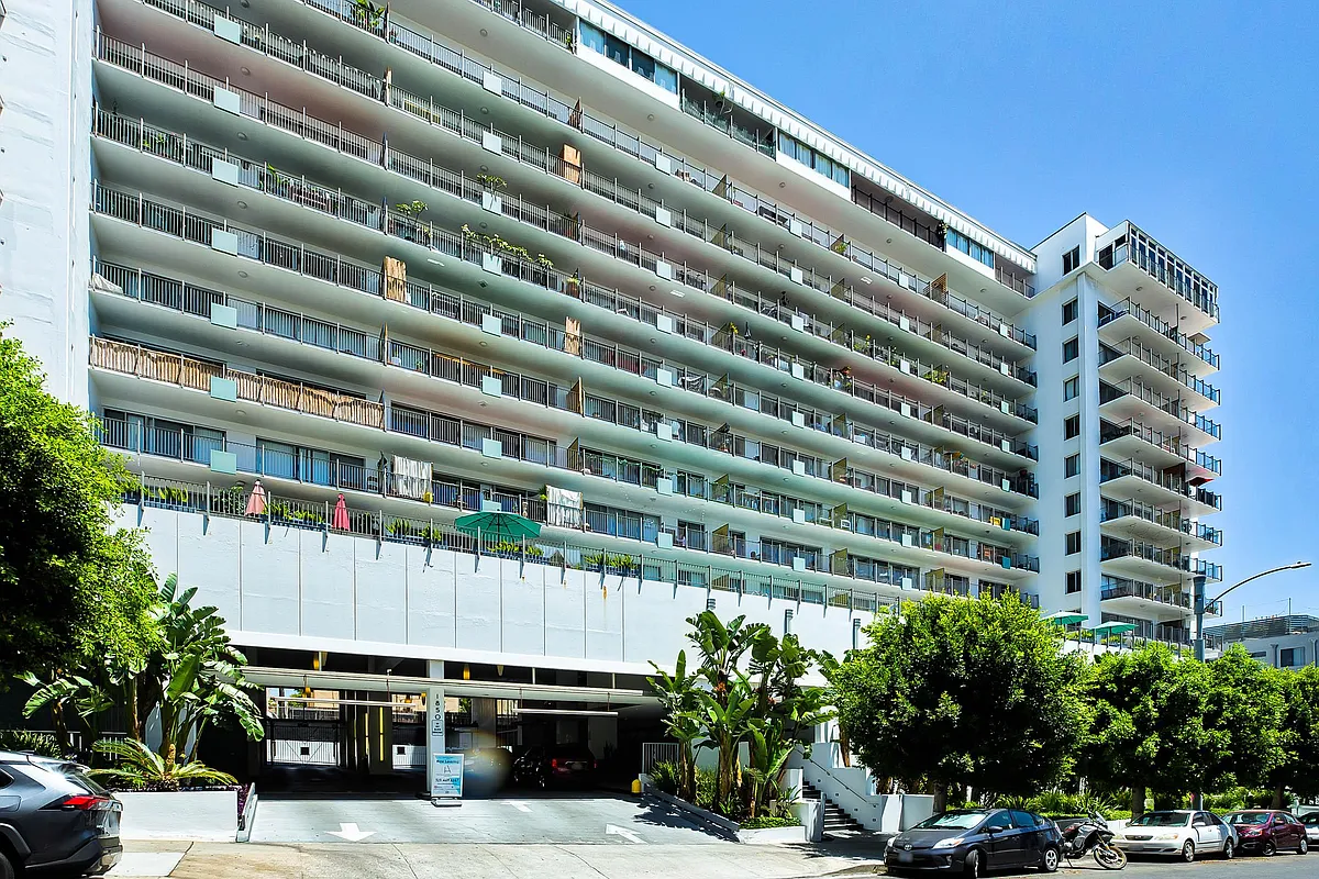 Building Photo - Hollywood Ardmore