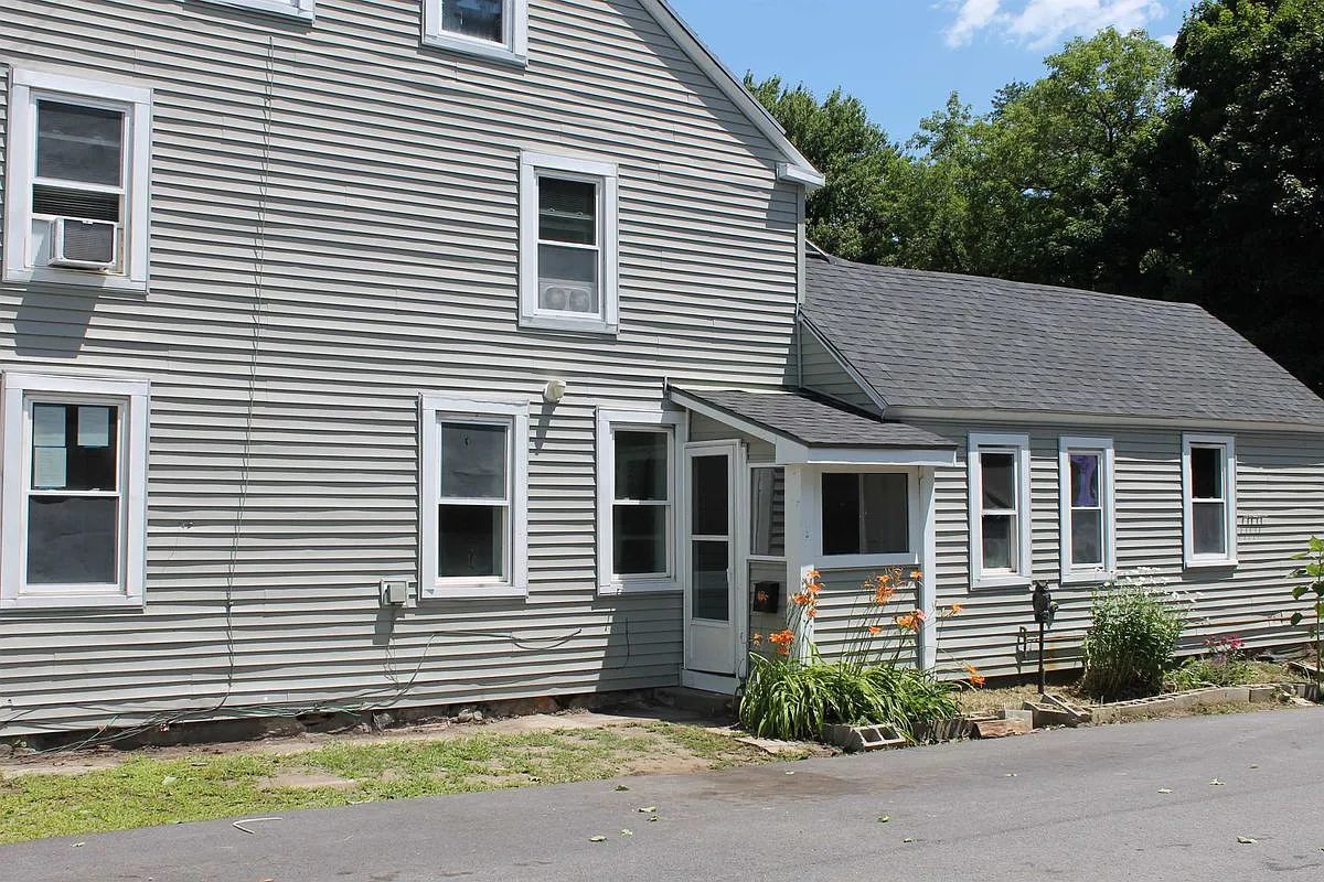 3 bed, 1.0 bath, 800 sqft, $2,000 — Photo 2