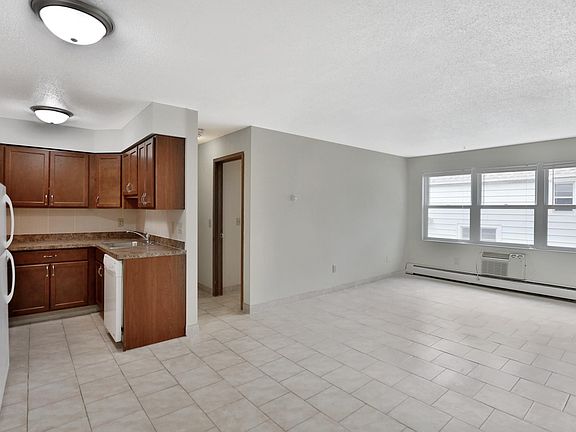 4th image of 817 12th Ave SE APT 305