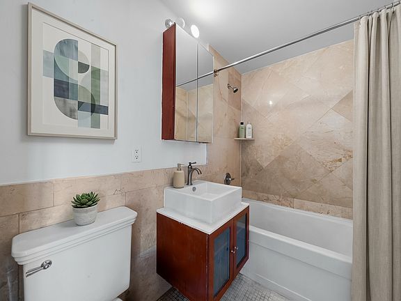 5th image of 166 Kingsland Ave APT 3A