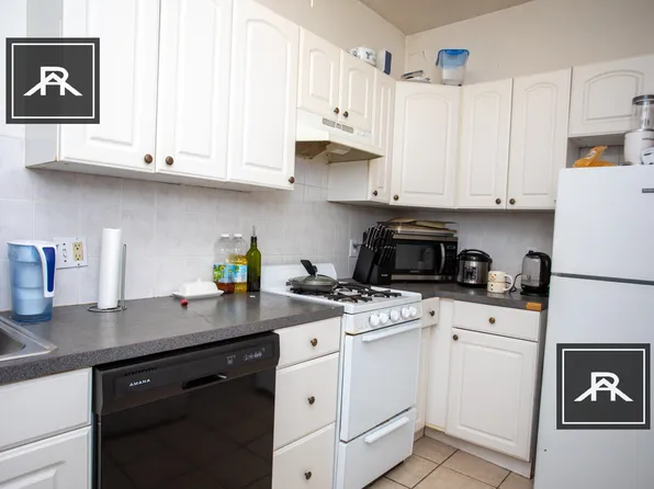 315 Saint Paul St #3, Brookline, MA 02446