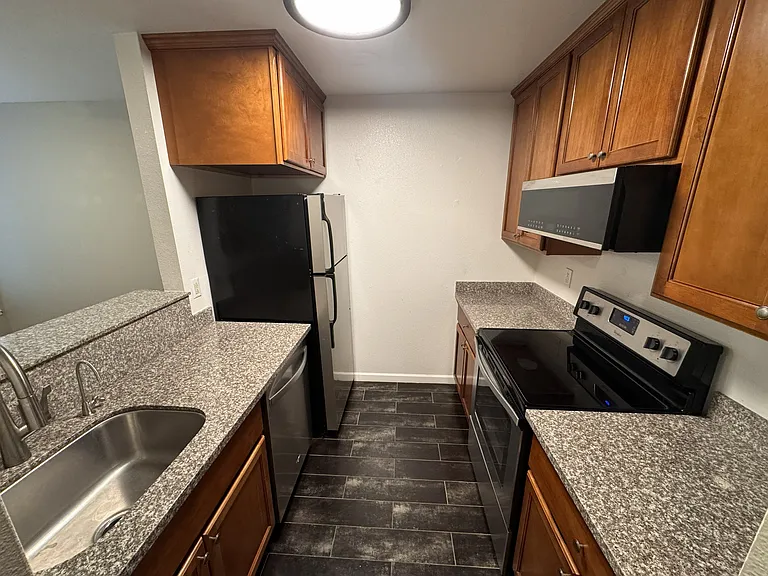 2901 Macarthur Blvd #307 — Photo 6