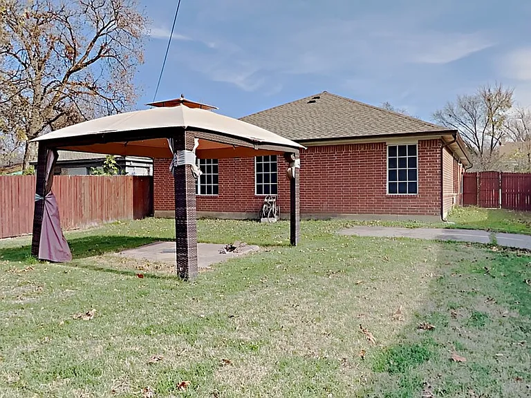 3320 Stanley Ave — Photo 12