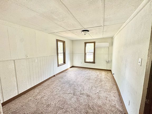 2nd image of 321 SE 3rd St