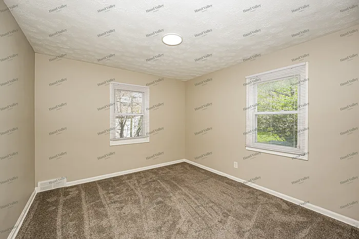 1008 Woodview Rd — Photo 12