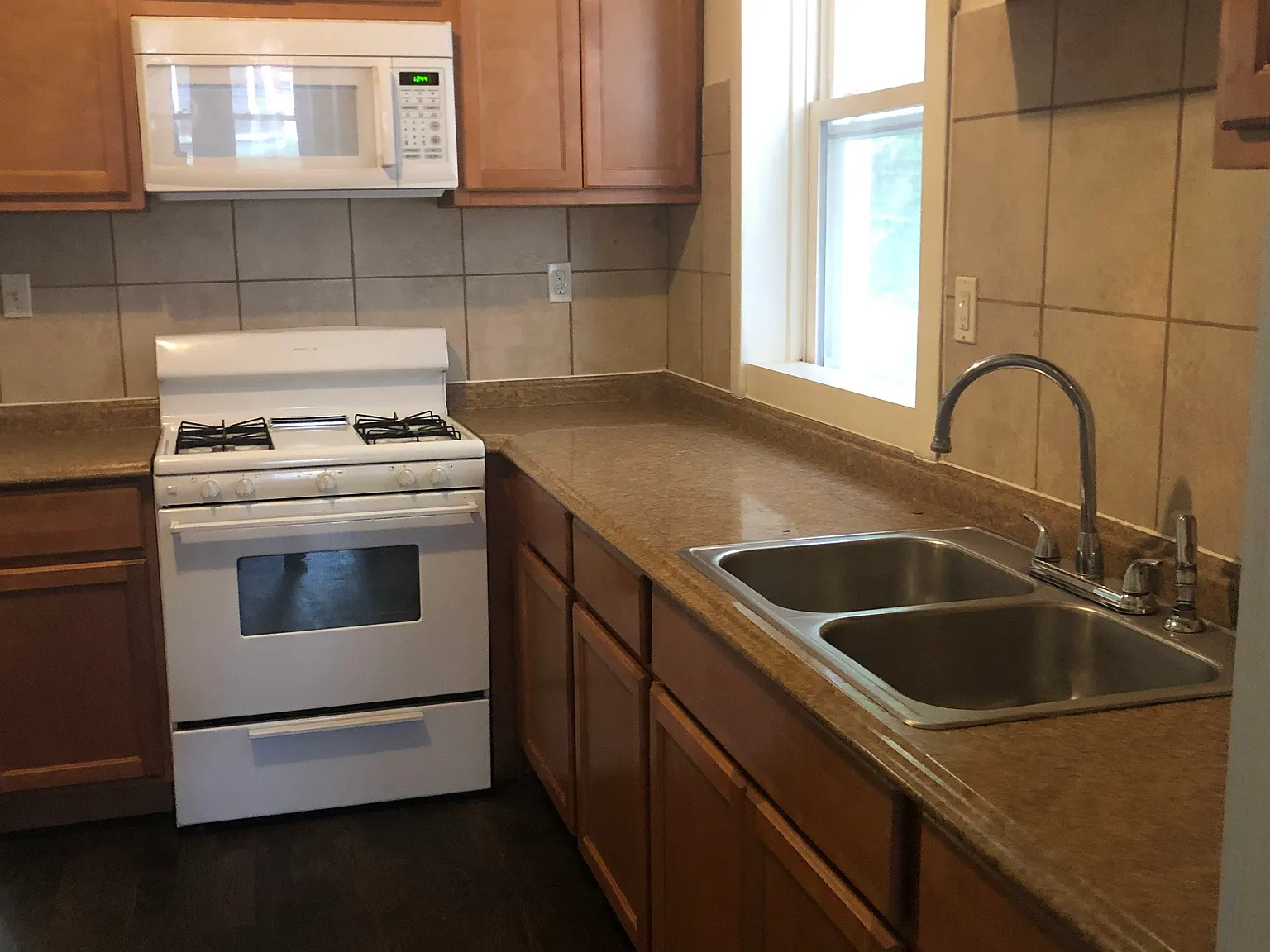 8124 S Ingleside Ave — Photo 3