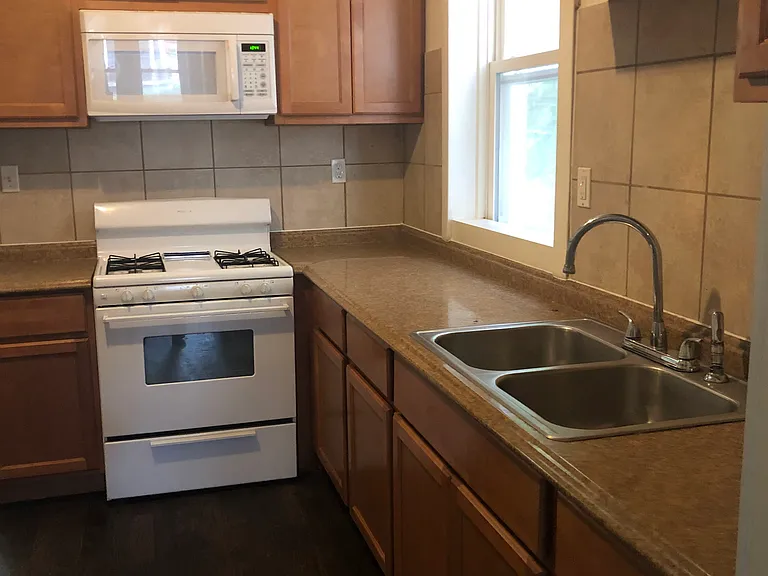 8124 S Ingleside Ave #1 — Photo 3