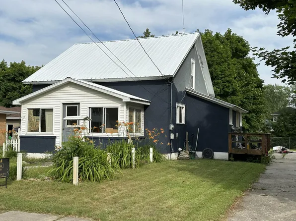 221 1st St, Lakeview, MI 48850