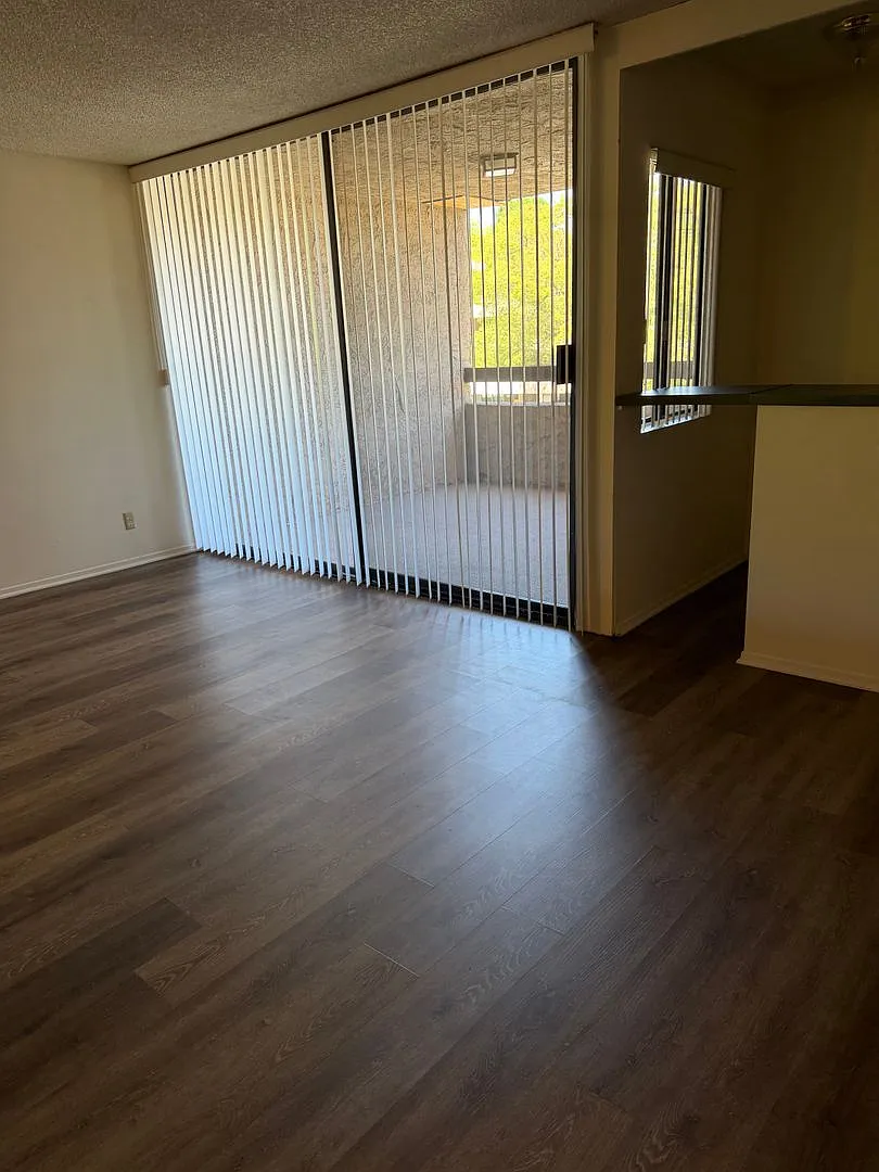 054 - Madre Del Mar Apartments — Photo 3
