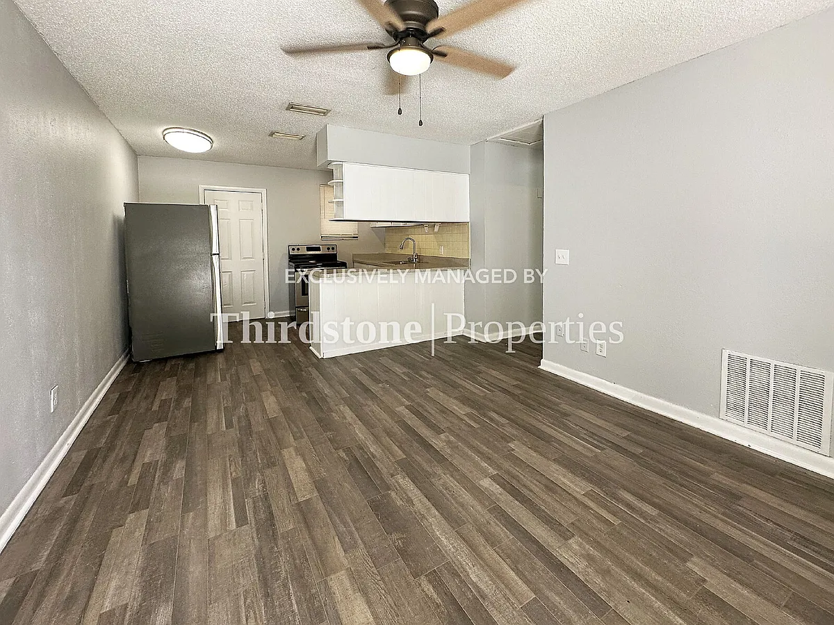 Building Photo - 1160 Comanche St #4