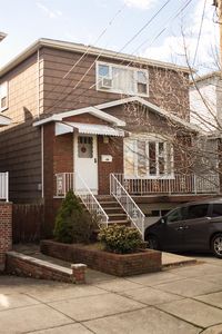 8 Oak St, Bayonne, NJ, 07002