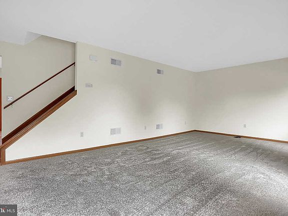 4th image of 1160 Redwood Dr