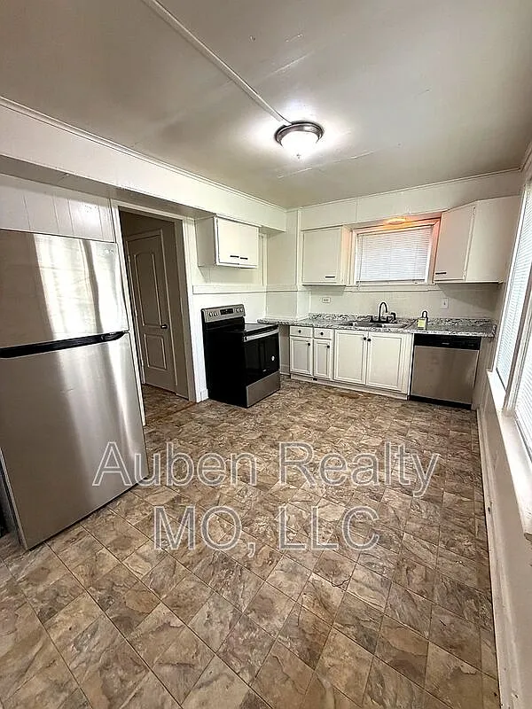 2 bed, 1.0 bath, 825 sqft, $1,095 — Photo 2