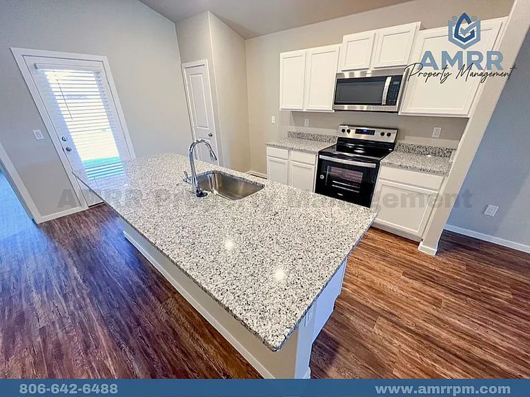 2029 Kenwood Ave — Photo 6