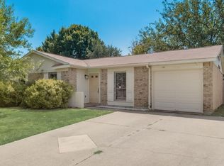 2220 Foxcroft Ln, Arlington, TX 76014