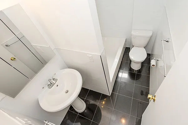 Rented by Trion Real Estate Management | media 26