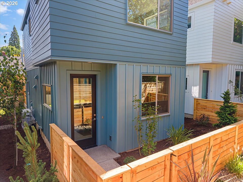 1st image of 2524 SE 18th Ave