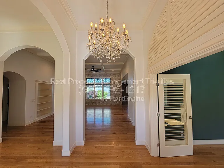 1644 Naples Ln — Photo 2