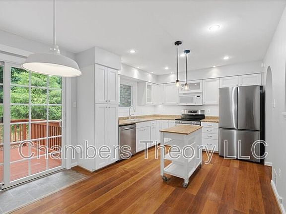 4th image of 2988 Borge St