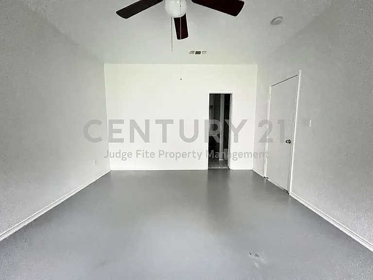 2809 Newport Ave — Photo 12