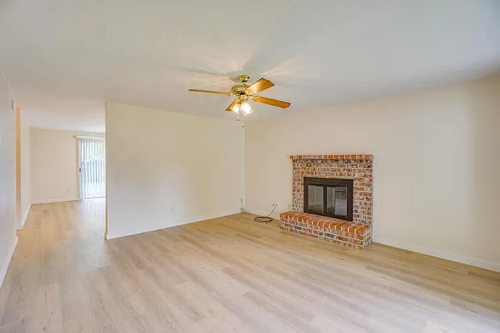 17205 NE 5th St — Photo 9