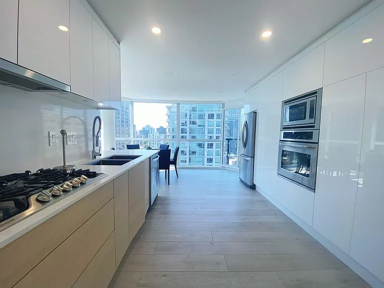 1415 Georgia St W #1704 — Photo 5