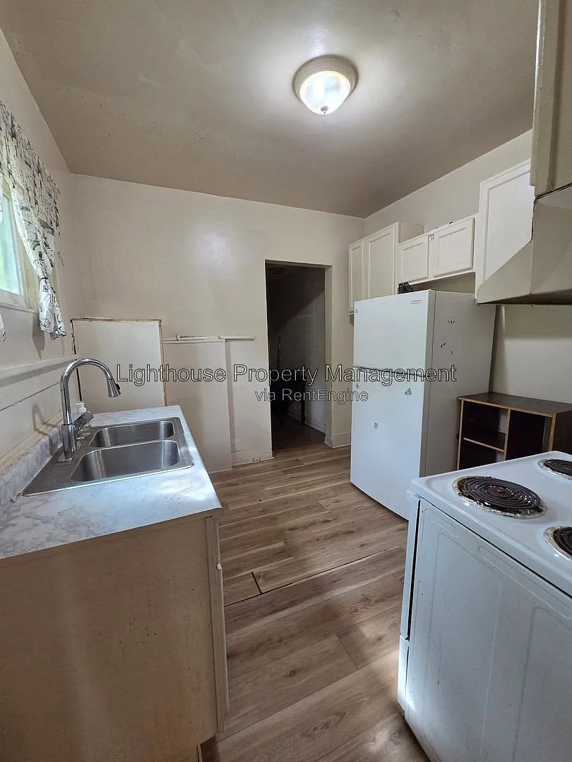 1 bed, 1.0 bath, $925 — Photo 2