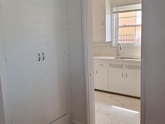 5th image of 130 Roycroft Ave APT 210