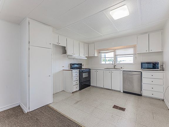 2nd image of 410 N Amy Ln Trailer 8
