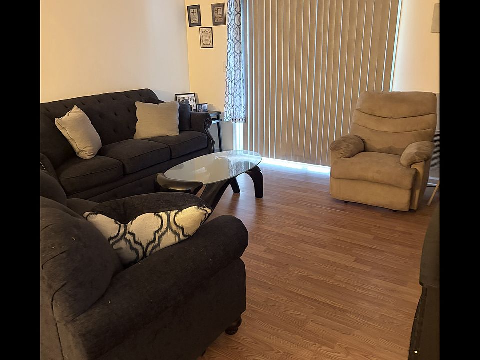 1st image of 1018 Dogwood Ct #1018