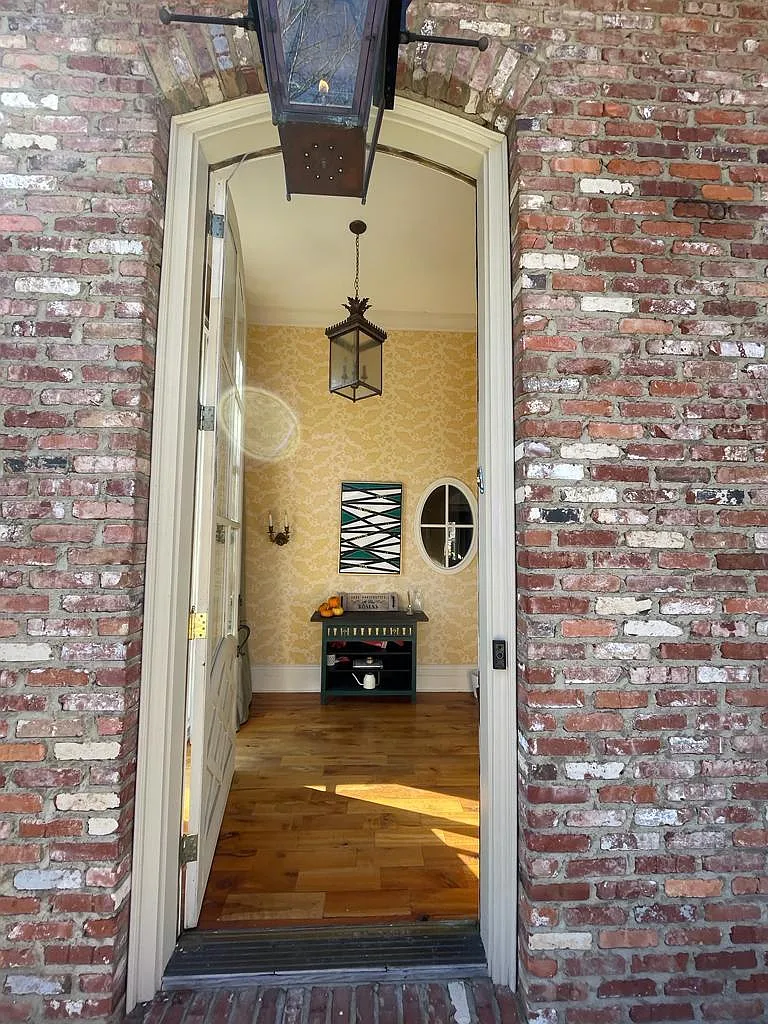3 bed, 3305 sqft, $5,950 — Photo 1