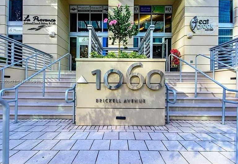 1060 Brickell Ave #1903 — Photo 1