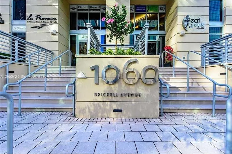 1060 Brickell Ave #1903