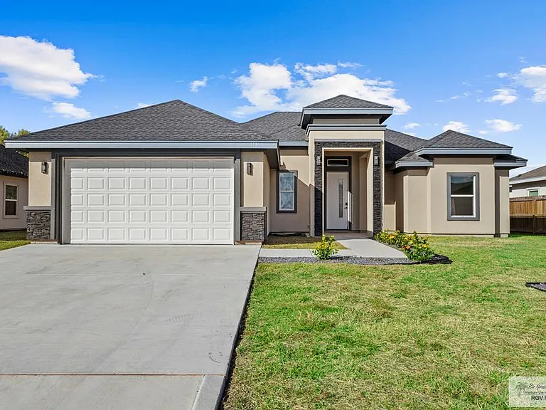 111 Hope Dr — Photo 1