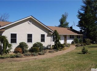 10 Reynolds Rd, Glen Cove, NY 11542