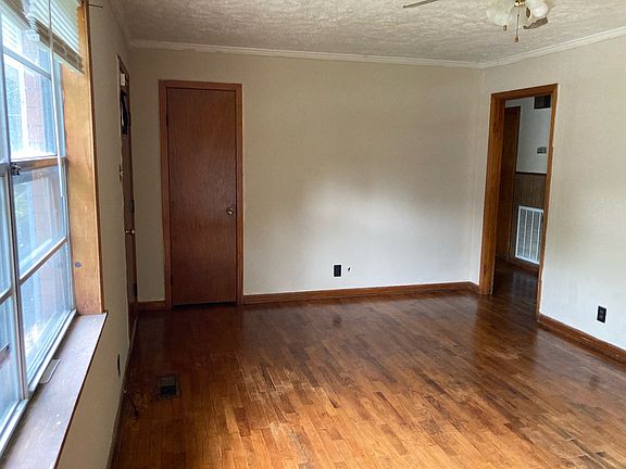3rd image of 1173 Westmoreland St